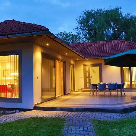 Hajnal Nyaralohaz Villa Балатонфенивес Екстериор снимка